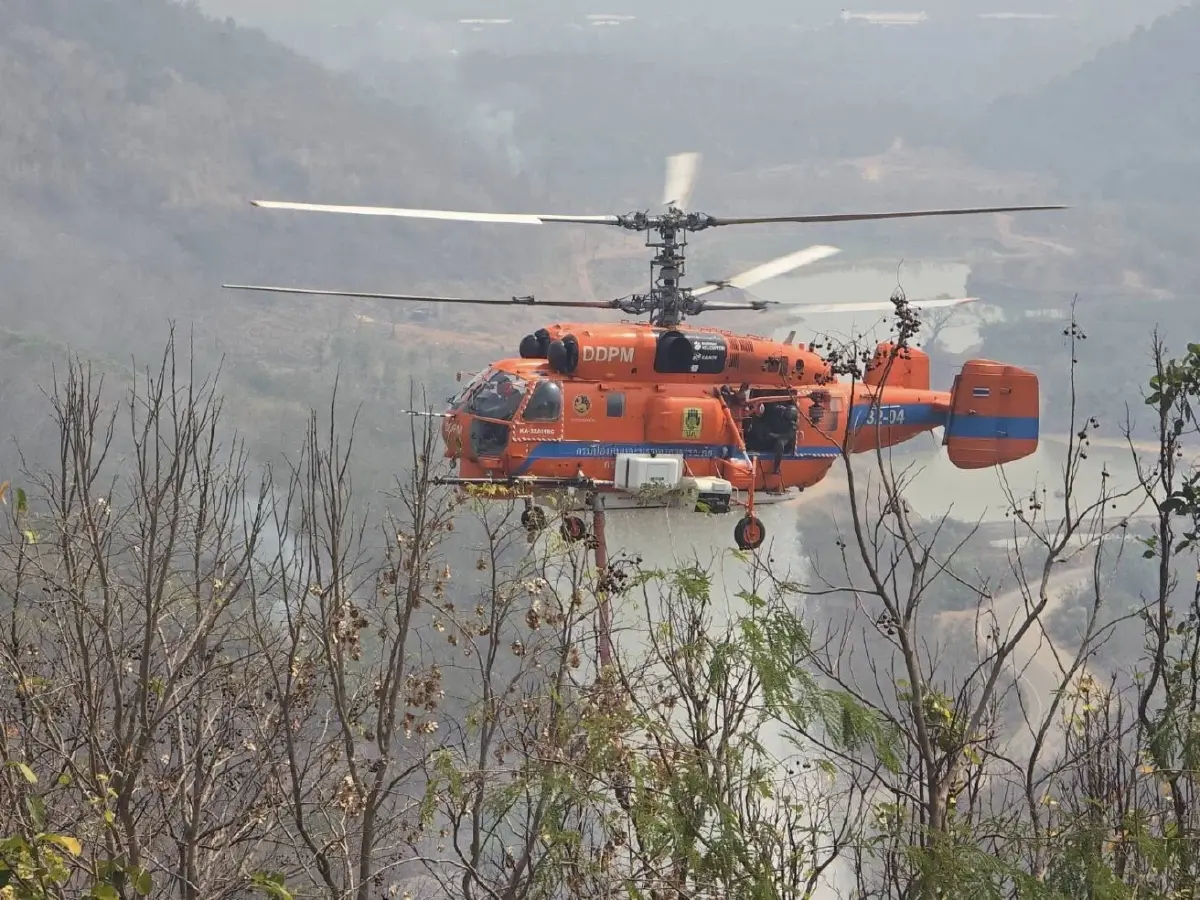 ลุยดับ 'ไฟป่าลำพูน' ปภ. ส่งเฮลิคอปเตอร์ ทิ้งน้ำ 8 หมื่นลิตร สกัดฝุ่น PM2.5 ภาคเหนือ