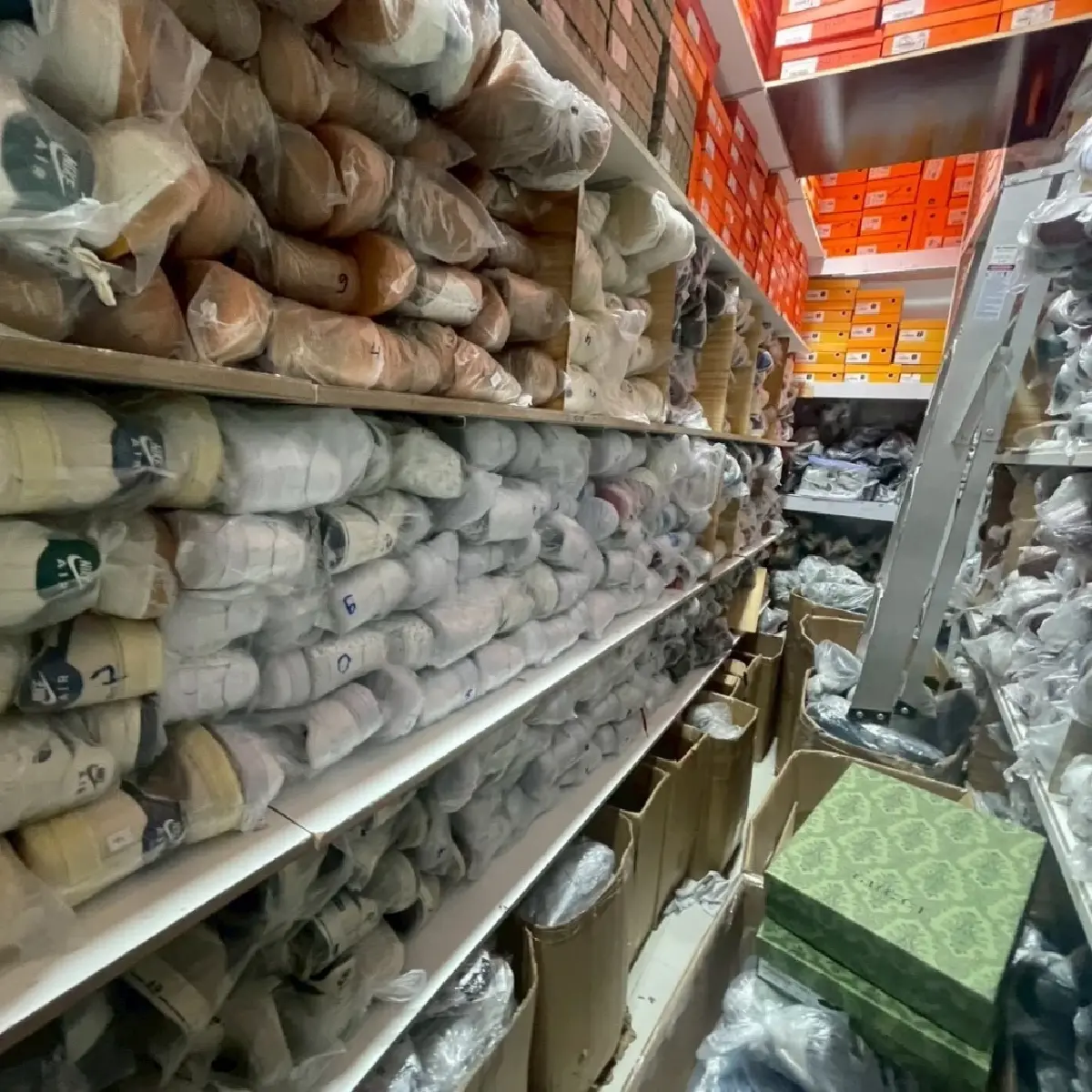 ฉาว 'ห้าง' ชื่อดัง ซุกสินค้าละเมิดลิขสิทธิ์อื้อ ยึดของกลาง 20 ล้าน