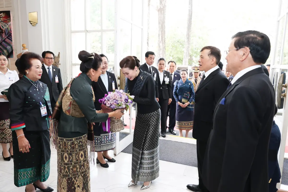 ในหลวง-พระราชินี เสด็จฯ เยือนสาธารณรัฐประชาธิปไตยประชาชนลาวอย่างเป็นทางการ เป็นวันที่สอง