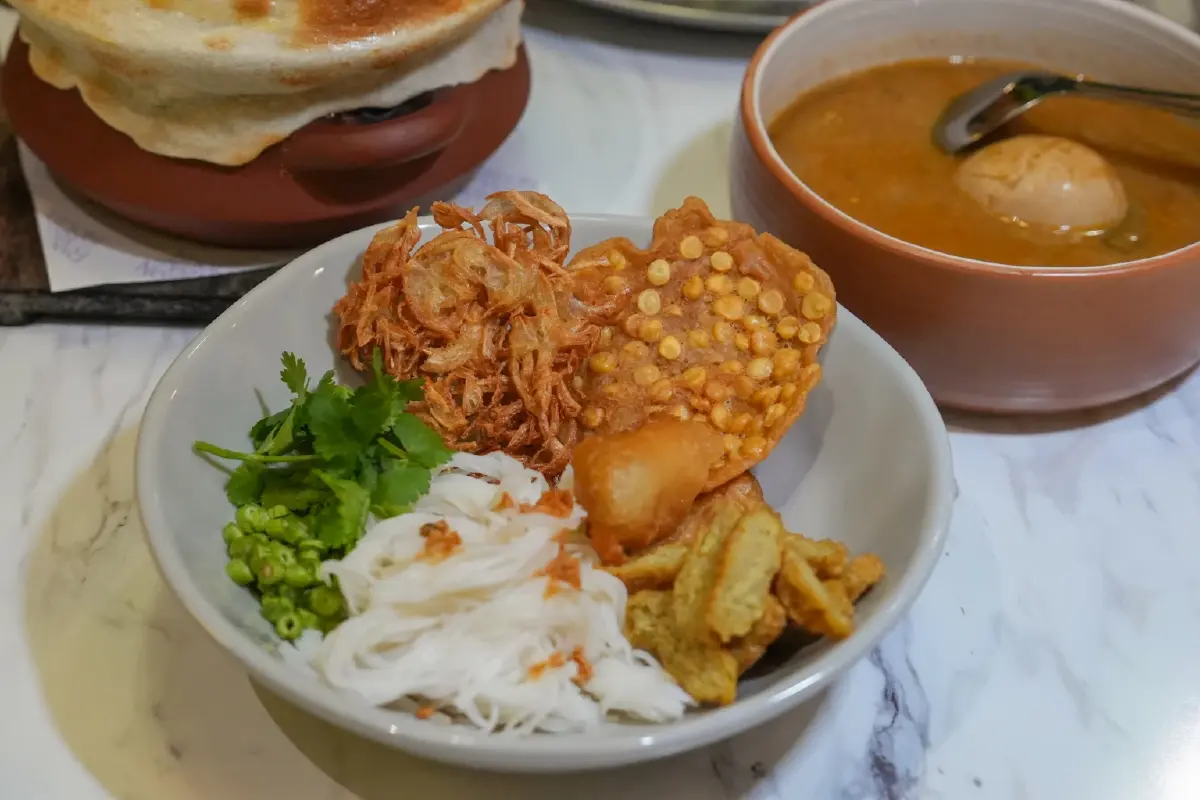 เปิดใจรับอาหารเมียนมา 'Rangoon Tea House' ปักหมุดไอคอนสยาม