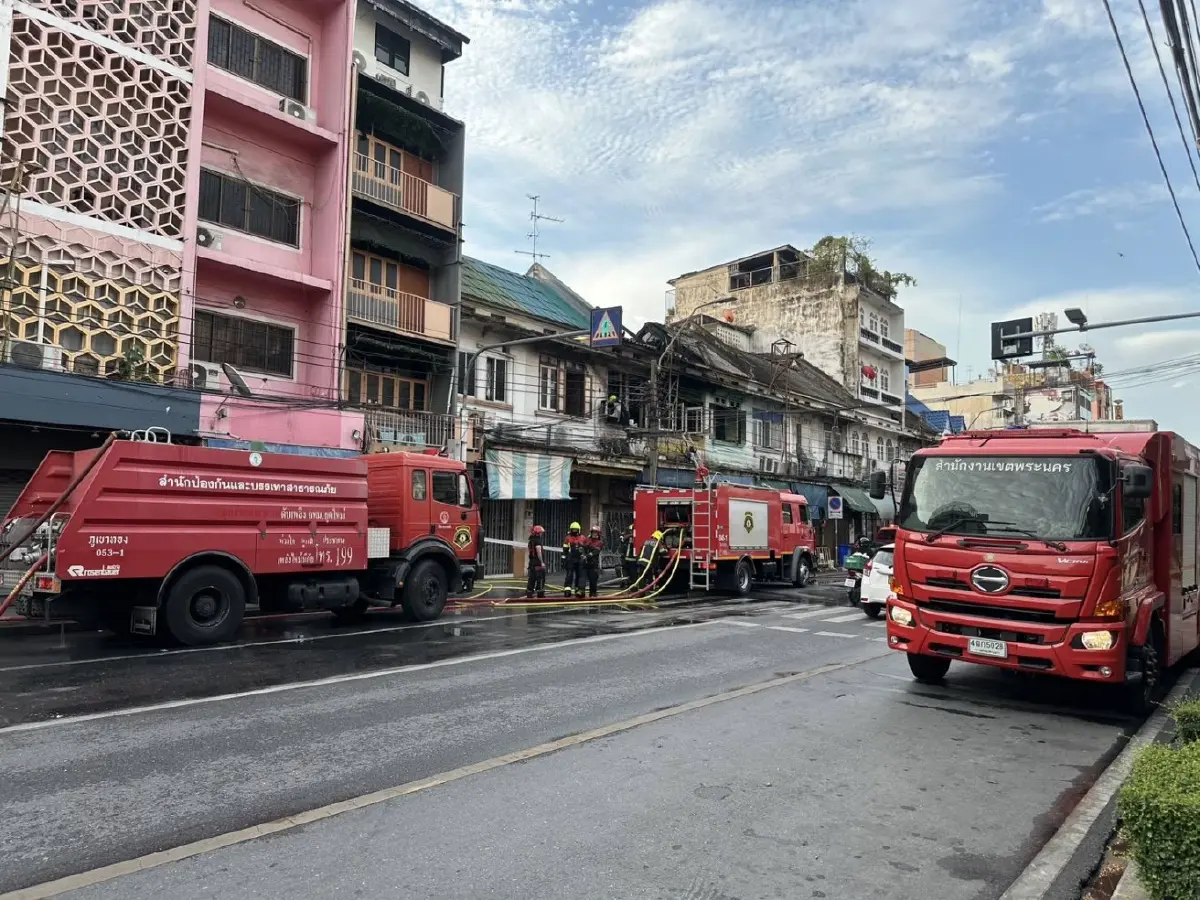 เกิดเหตุ ไฟไหม้บ้านเรือนประชาชน ซอยสามเสน 2 เพลิงโหมชั้น 2 วอดหนัก