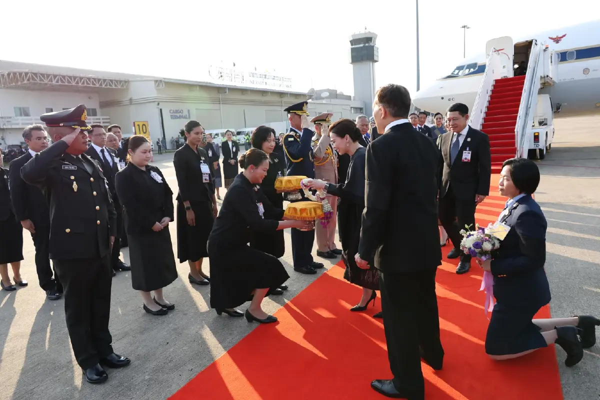 ในหลวง-พระราชินี เสด็จฯ เยือนสาธารณรัฐประชาธิปไตยประชาชนลาว อย่างเป็นทางการ