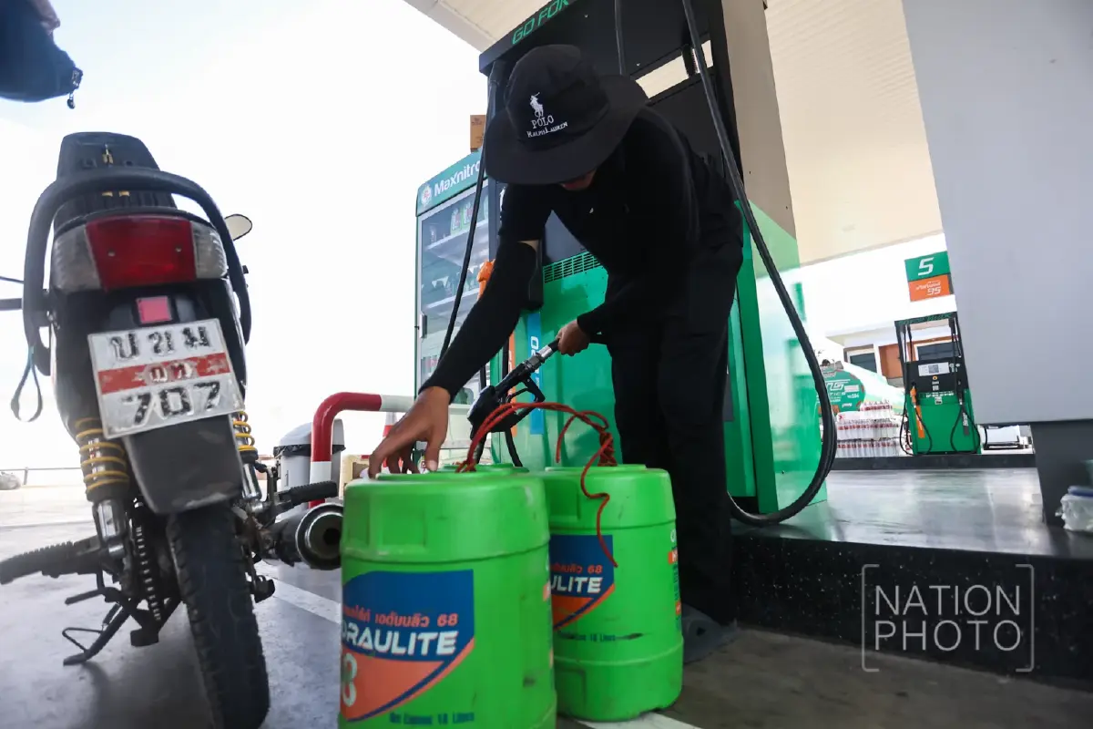 แห่เติม 'ดีเซล' เกลี้ยงปั๊ม หวั่นสงครามทำราคาพุ่ง-หมดสต็อก ผู้ค้ายันมีเพียงพอให้บริการ