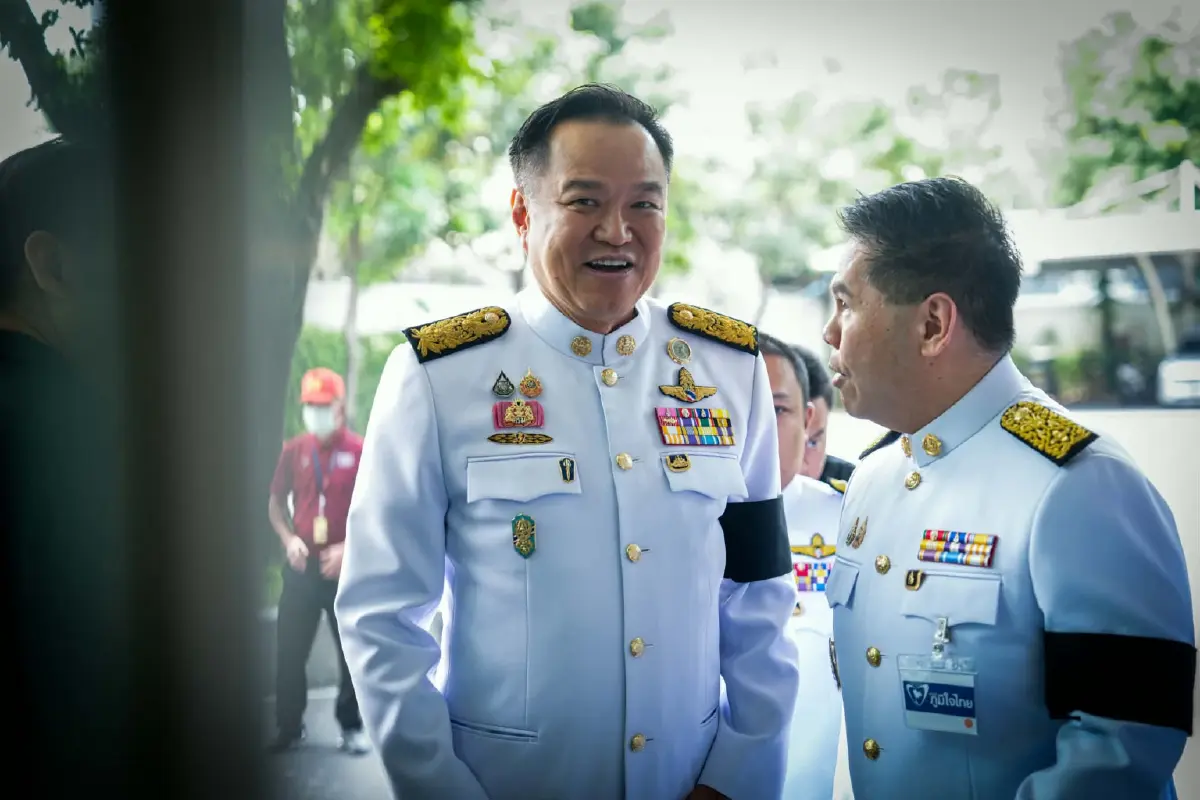 โดดเดี่ยว เซาะกร่อน ‘ปชน.’ ฝ่ายค้าน 3 เส้า แตกยับแยกกันรบ