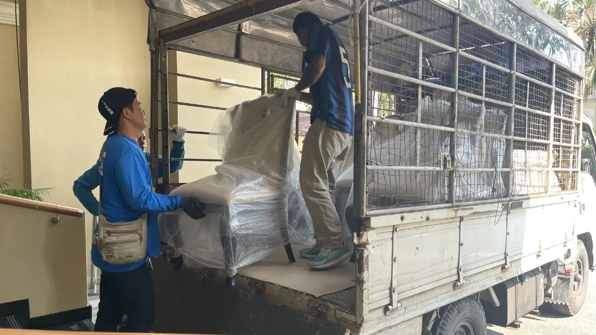 'ธรรมนัส' ขนของออกจากทำเนียบฯ แล้ว หลัง 'กล้าธรรม'เป็นฝ่ายค้าน