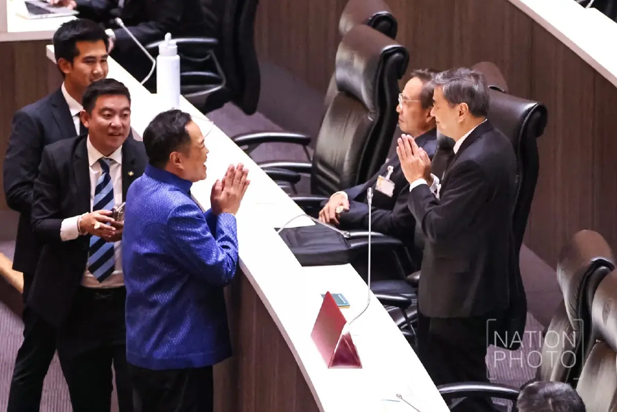 โดดเดี่ยว เซาะกร่อน ‘ปชน.’ ฝ่ายค้าน 3 เส้า แตกยับแยกกันรบ