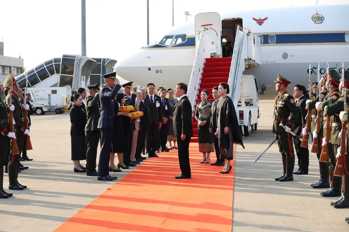 ในหลวง-พระราชินี เสด็จฯ เยือนสาธารณรัฐประชาธิปไตยประชาชนลาว อย่างเป็นทางการ