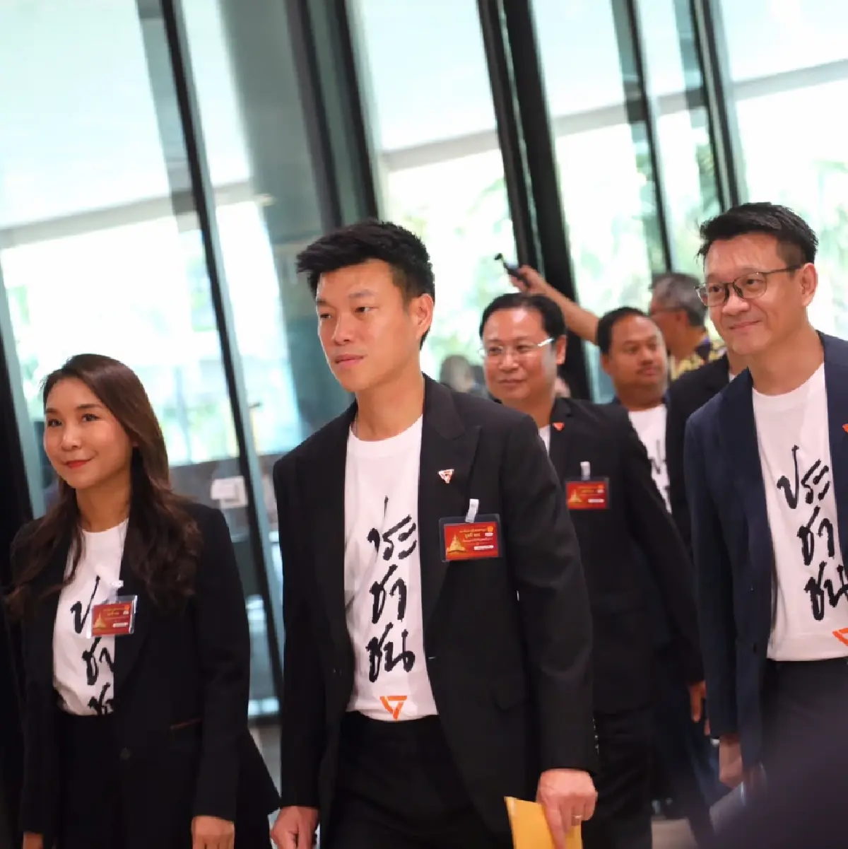 บทเรียน ‘ส้ม’ ค้ำ ‘น้ำเงิน’ ผงาด  ‘โปลิตบูโร’ ไปต่อหรือพอแค่นี้ ?