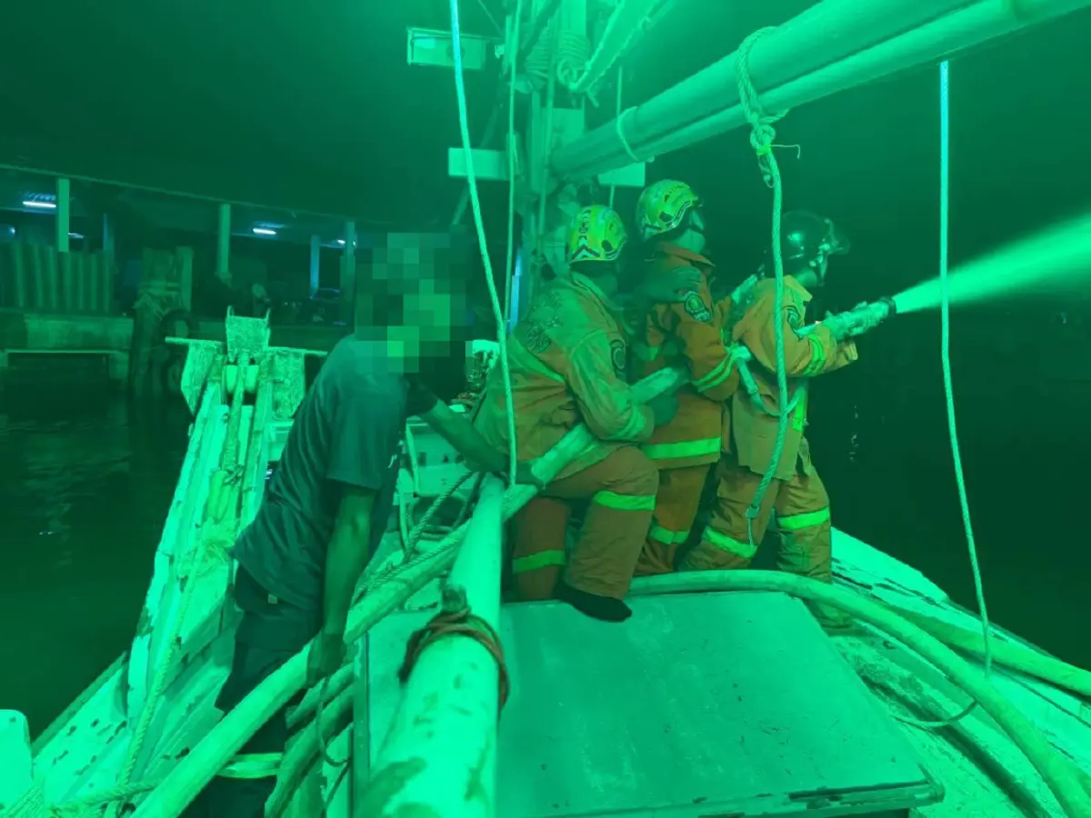 ระทึก ไฟไหม้เรือประมงหลายลำ ณ ท่าเทียบเรือเจ้าท่า อ.ขนอม นครศรีฯ