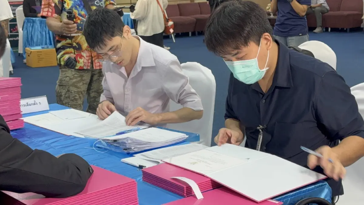 'อนุทิน' ขนทัพ ภท.เอาหนังสือรับรอง สส. บอกใจเย็น ๆ ปมโควตา รมต.