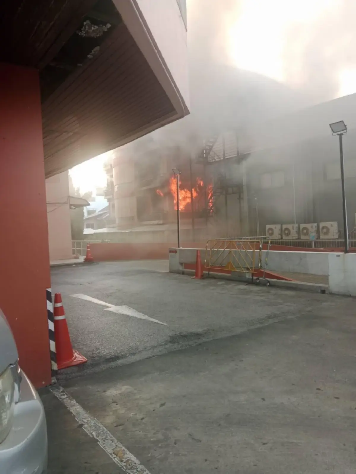 เกิดเหตุเพลิงไหม้อาคารสูง 5 ชั้น ซอยวิภาวดีรังสิต 36 มีผู้เสียชีวิต 1 ราย