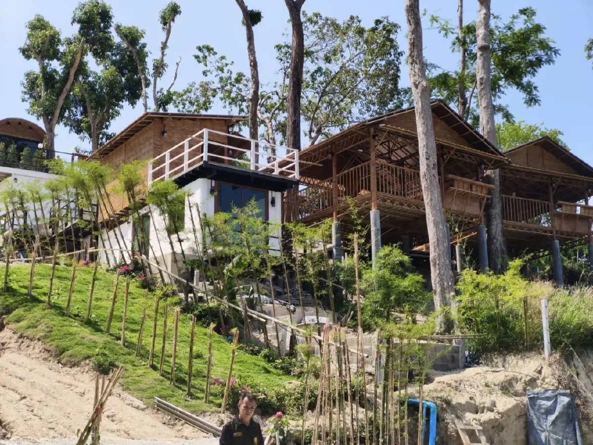 ด่วน! สนธิกำลังกว่า 100 นาย ตรวจรุกพื้นที่ป่าสงวนฯ หาดฟรีดอมภูเก็ต