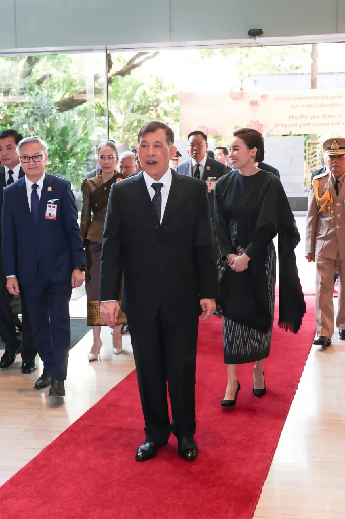 ในหลวง-พระราชินี เสด็จฯ เยือนสาธารณรัฐประชาธิปไตยประชาชนลาว อย่างเป็นทางการ