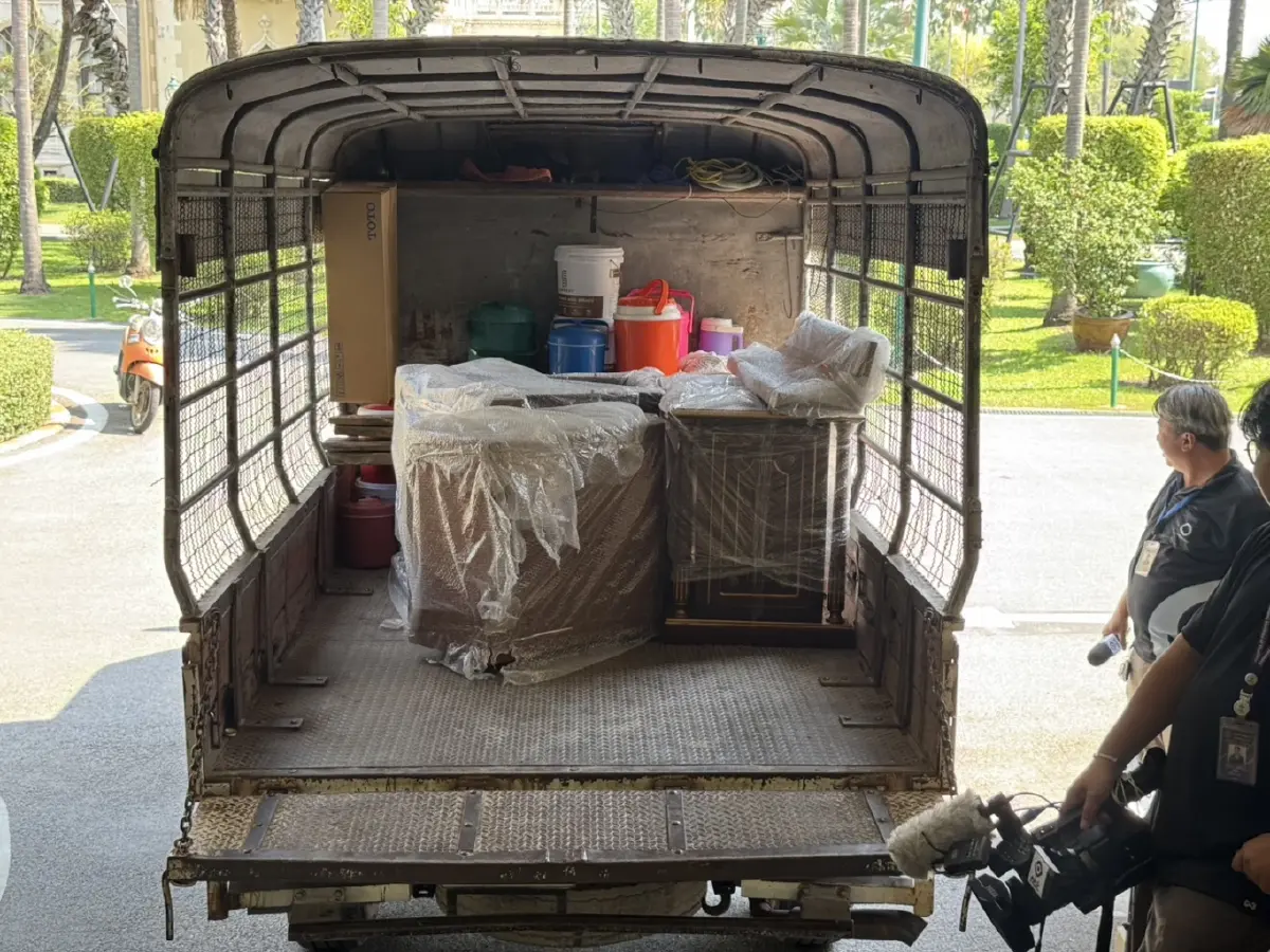 'ธรรมนัส' ขนของออกจากทำเนียบฯ แล้ว หลัง 'กล้าธรรม'เป็นฝ่ายค้าน