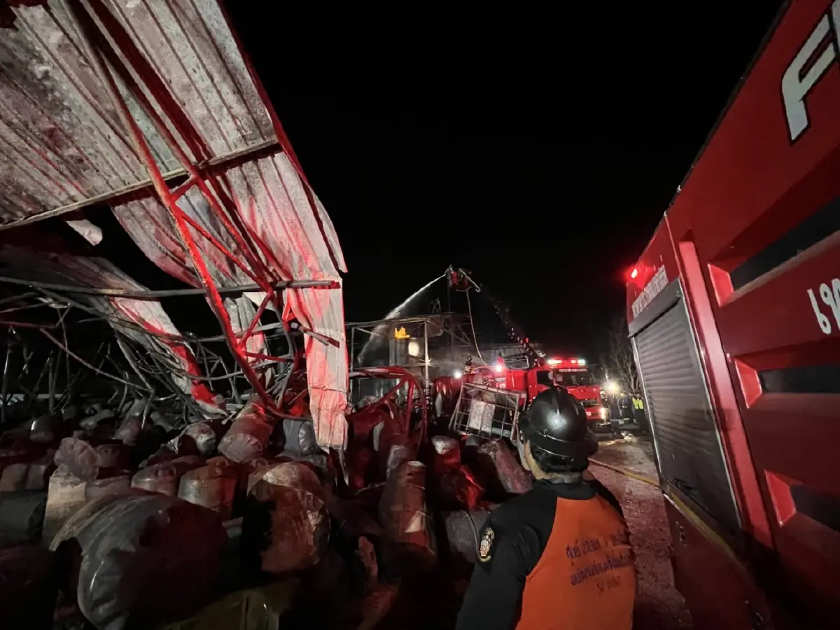 'ธนกร' สั่งหยุดโรงงานทินเนอร์ฉะเชิงเทราด่วน! หลังไฟไหม้โกดังสารเคมี