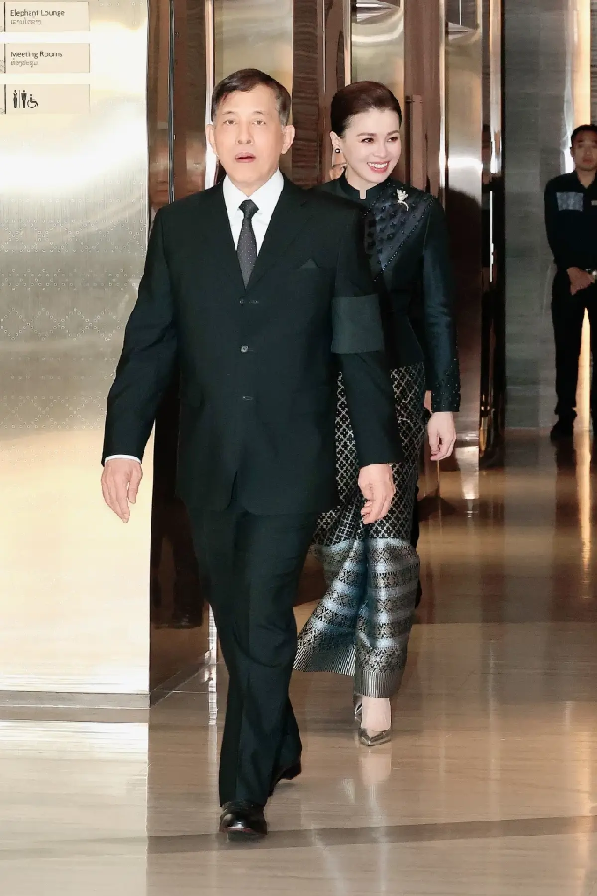 ในหลวง-พระราชินี เสด็จฯ เยือนสาธารณรัฐประชาธิปไตยประชาชนลาวอย่างเป็นทางการ เป็นวันที่สอง