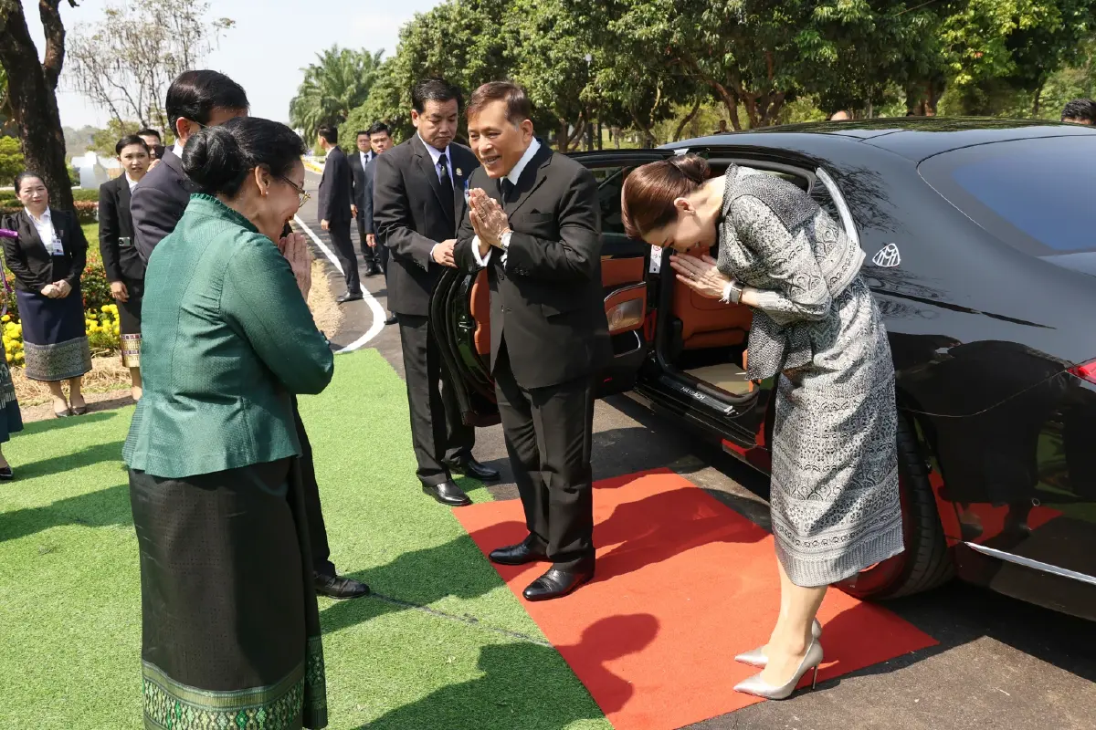 ในหลวง-พระราชินี เสด็จฯ ทอดพระเนตรศูนย์ฯ การเกษตรห้วยซอน-ห้วยซั้ว