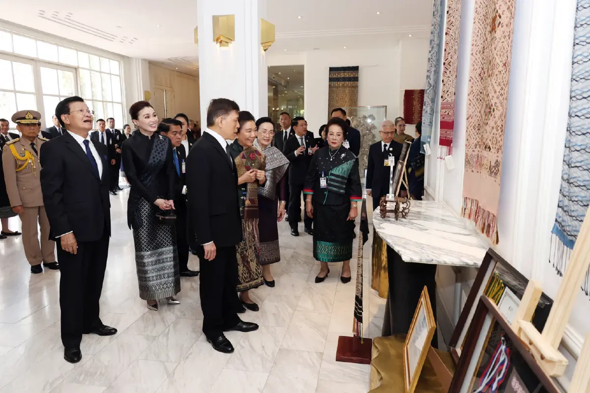 ในหลวง-พระราชินี เสด็จฯ เยือนสาธารณรัฐประชาธิปไตยประชาชนลาวอย่างเป็นทางการ เป็นวันที่สอง