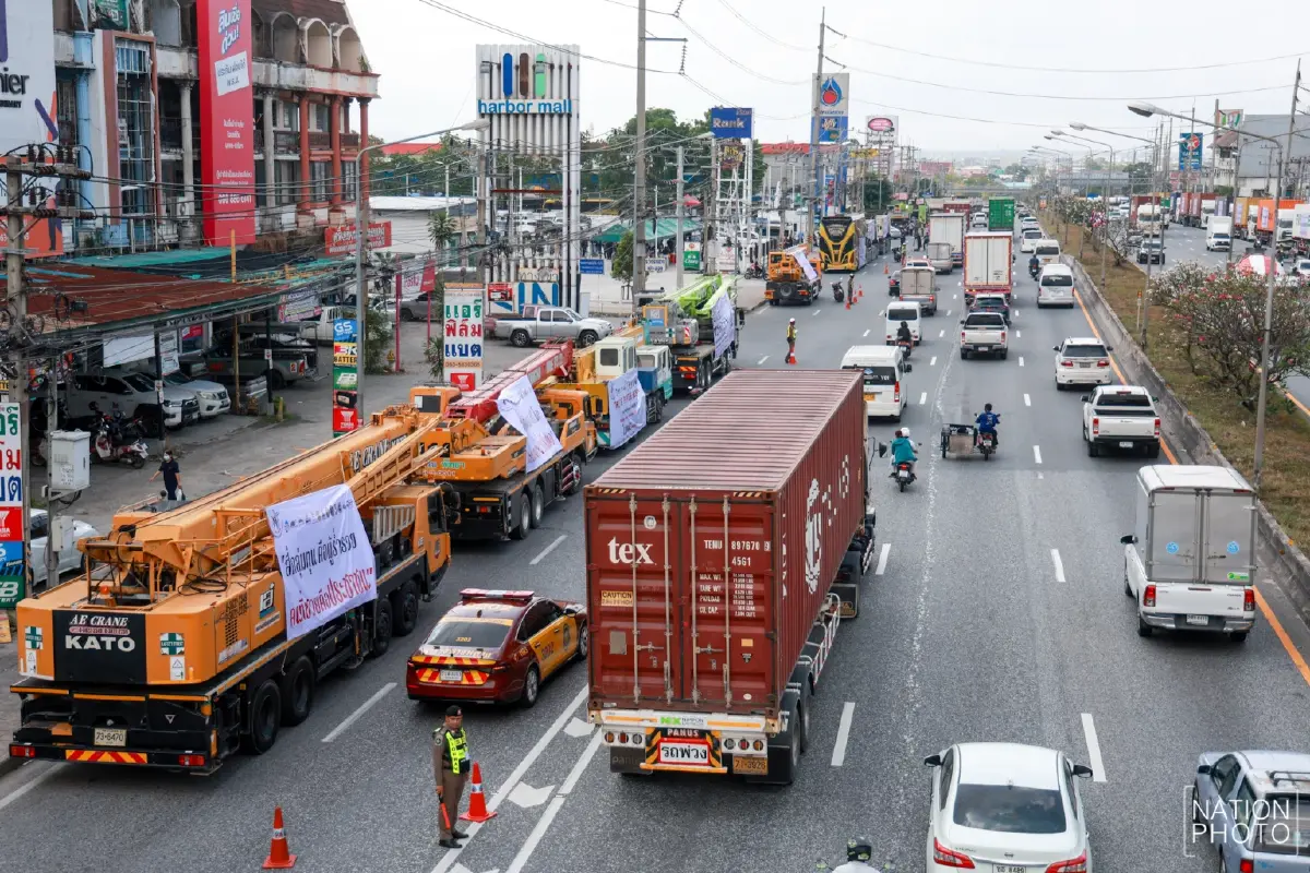 ขบวนรถบรรทุก ประท้วงวิกฤติน้ำมัน ลั่น ‘รัฐฯ บริหารหน่อมแน้ม’
