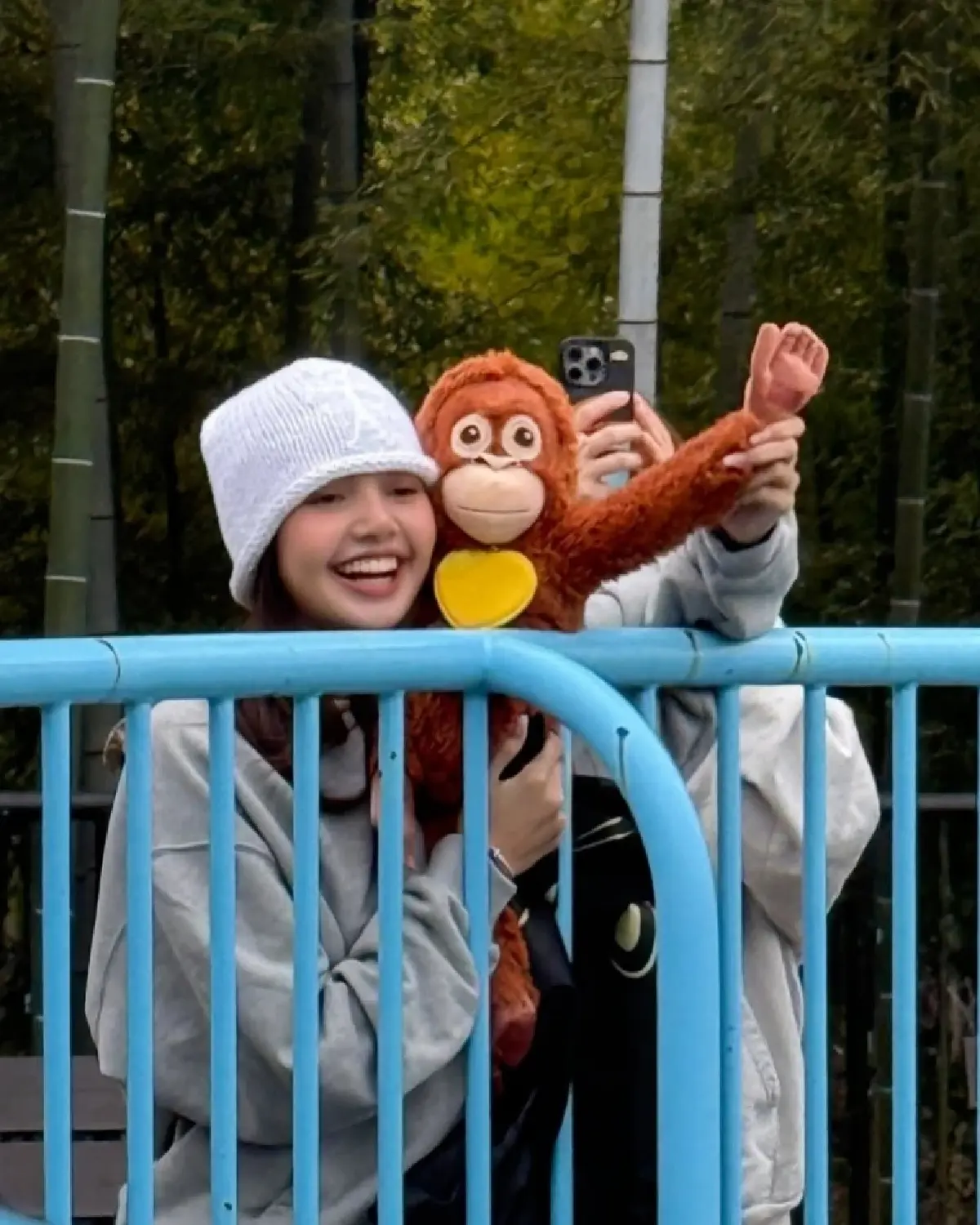 'ลิซ่า' เที่ยวญี่ปุ่น ซุ่มดูความน่ารัก พันช์คุง ลูกลิงหิมะสุดฮอต