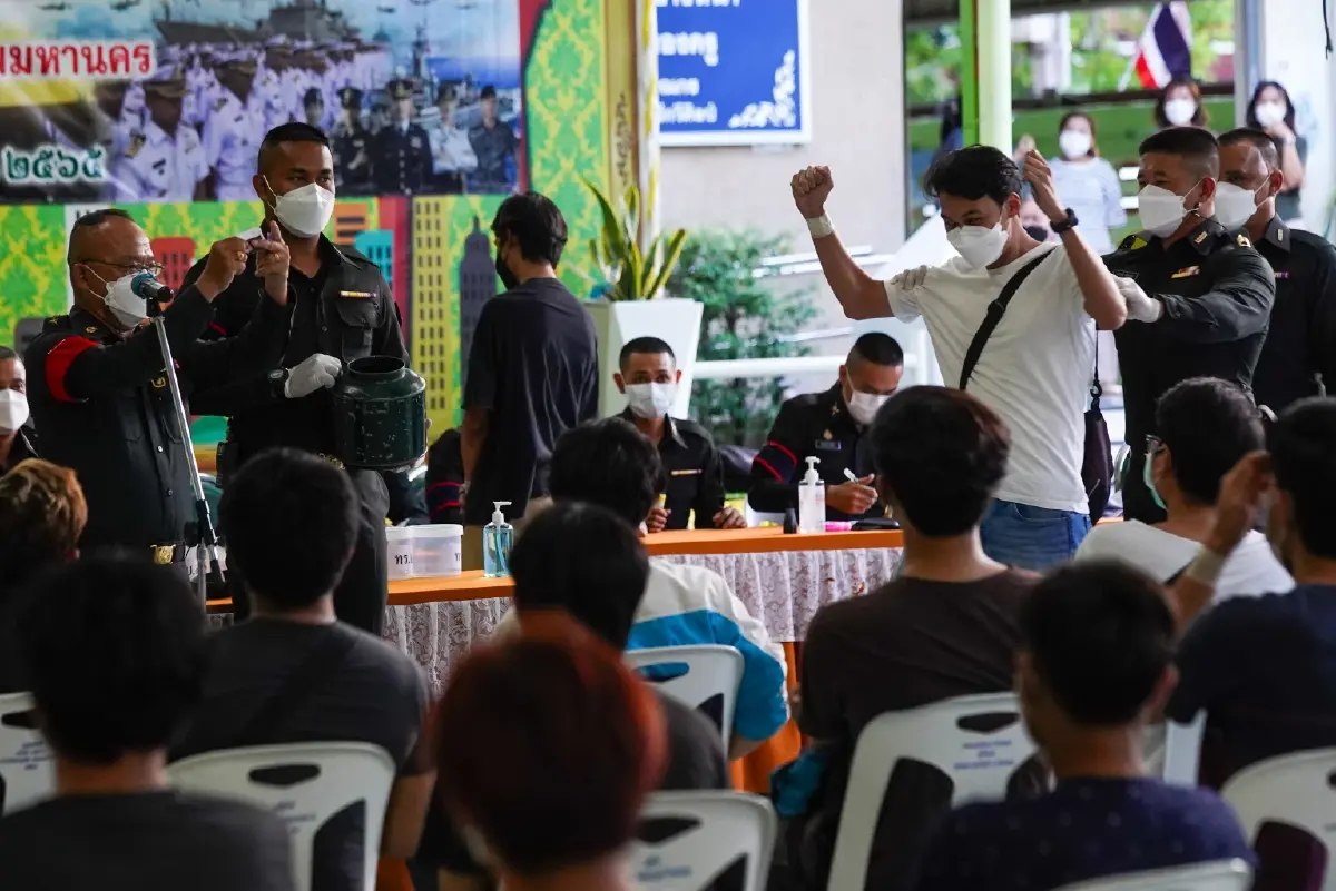 เกณฑ์ทหาร 2569 คัดเลือกทหารวันไหน ชายไทย ใครบ้างต้องจับใบดำใบแดง