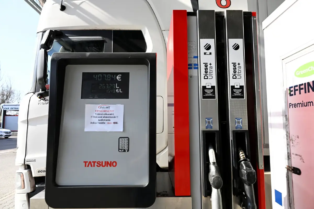 รวมภาพชุด 'ปั๊มแตกทั่วโลก' วิกฤติน้ำมันแพง-ขาดแคลนหนัก