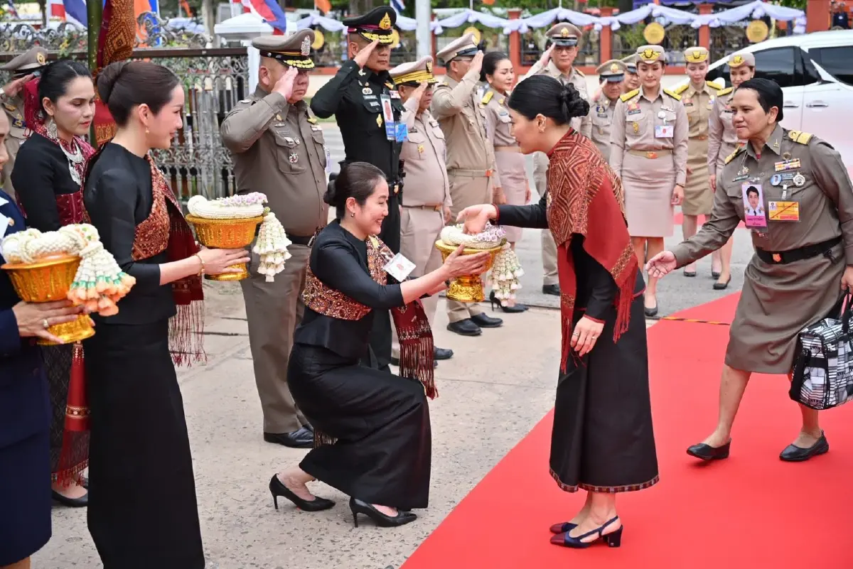 เจ้าฟ้าสิริวัณณวรีฯ สืบสานพระราชปณิธาน ดันแพรวาบ้านโพนสู่สากล