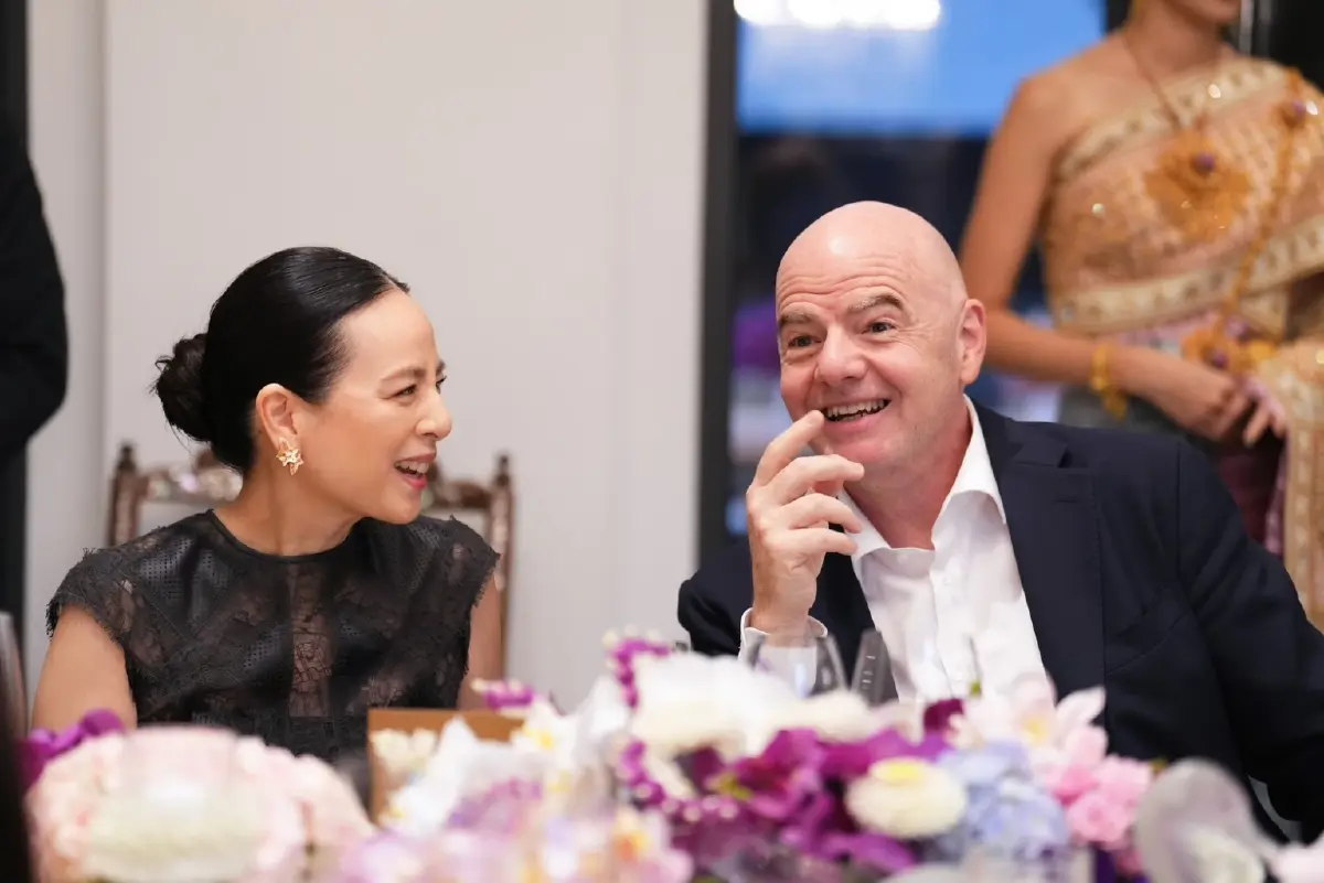 มาดามแป้ง ร่วมยินดีครบรอบ 10 ปี ของ จานนี อินฟานติโน ในการดำรงตำแหน่งประธาน FIFA