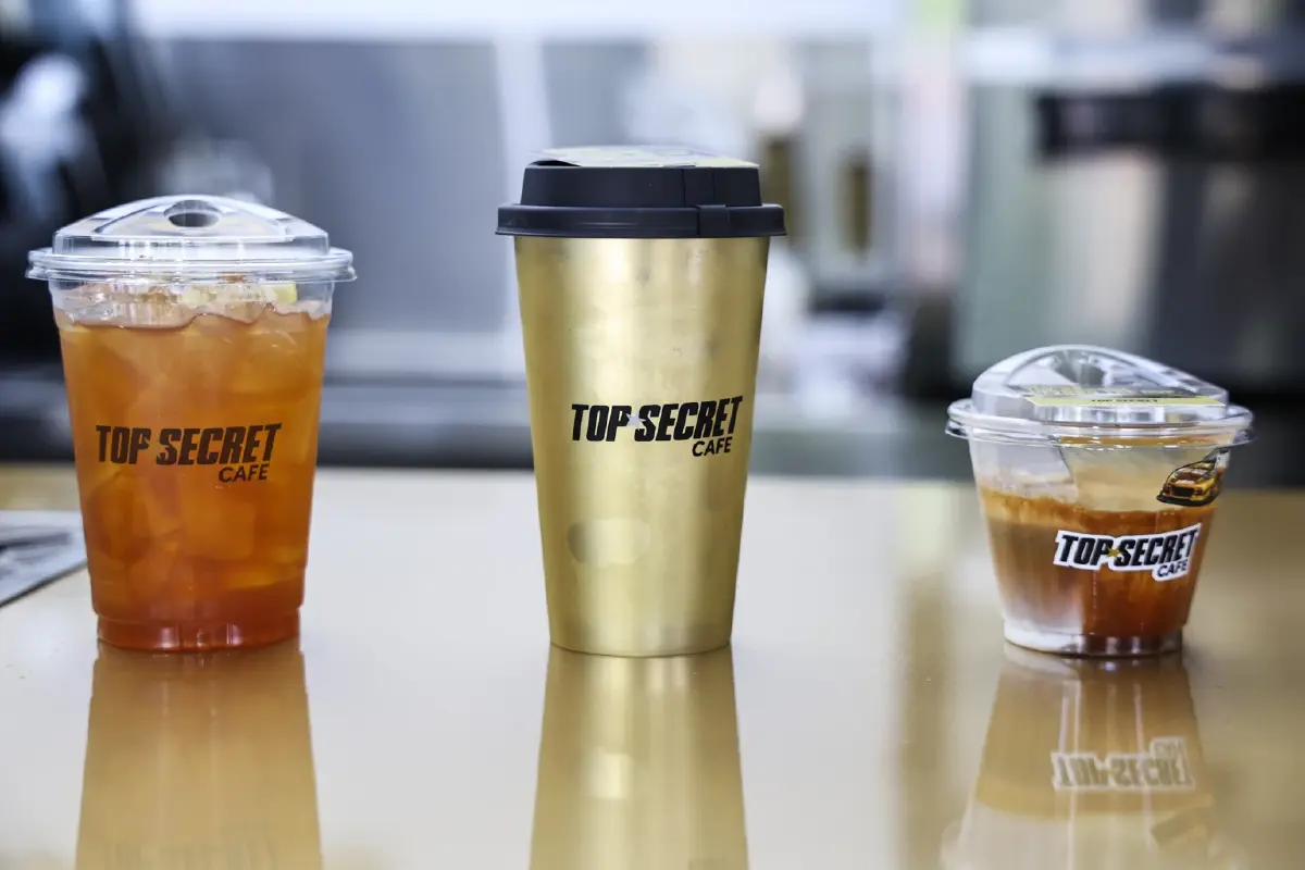 ‘Top Secret’ คาเฟ่เปิดใหม่เอาใจสายซิ่งของ ‘เบียร์ ใบหยก’ ครบทั้งกินและชิล