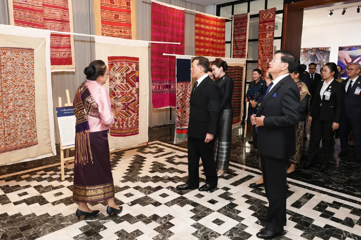 ในหลวง-พระราชินี เสด็จฯ เยือนสาธารณรัฐประชาธิปไตยประชาชนลาวอย่างเป็นทางการ เป็นวันที่สอง