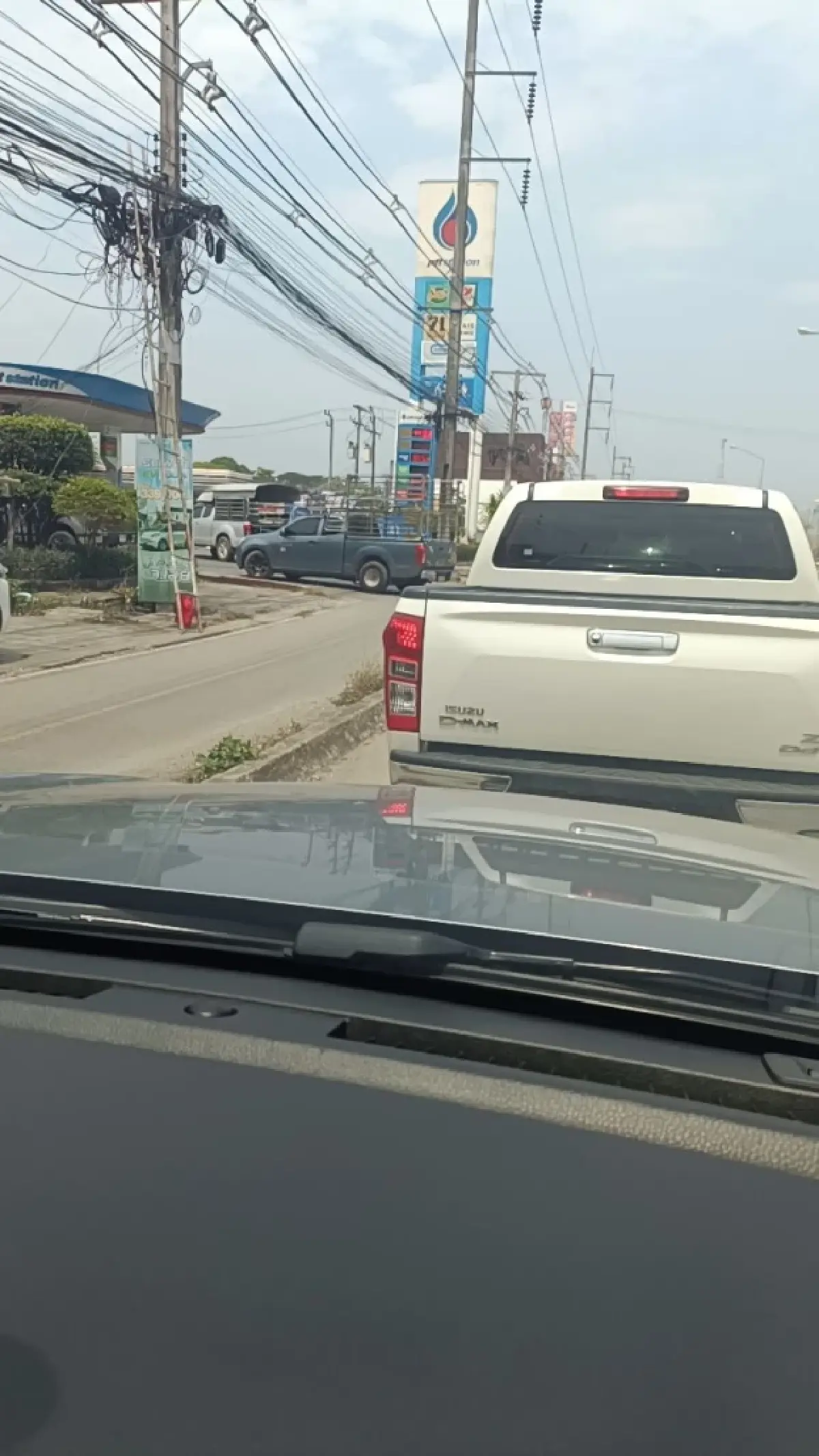 ผู้ใช้รถ วางแผนด่วน น้ำมันหมดปั๊ม รับมือยังไง ไม่ให้รถดับกลางทาง