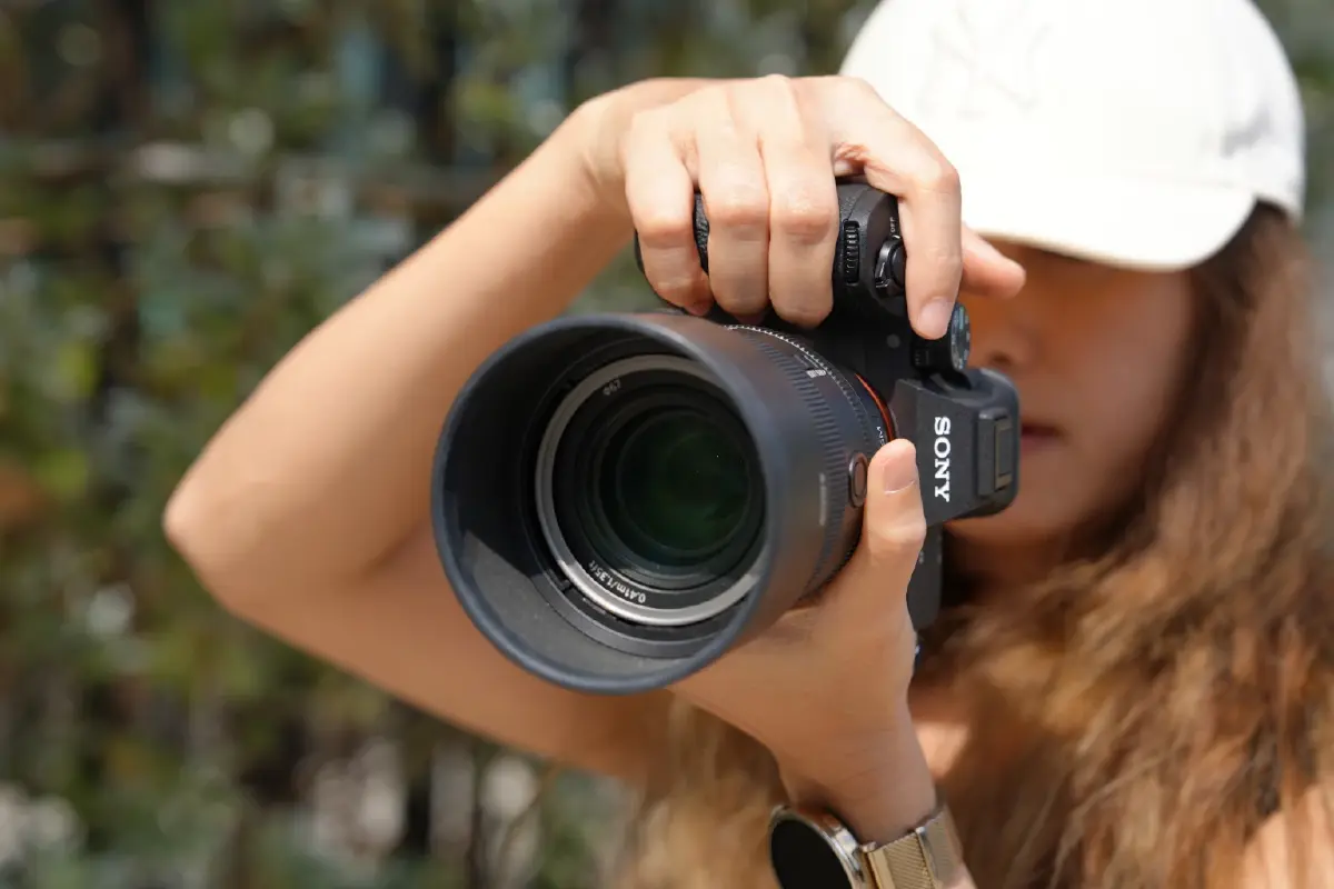 ดีจริงไหม? รีวิว 'Sony Alpha 7 V' หน้าตาคล้ายเดิม เพิ่มเติมฉลาดขึ้น