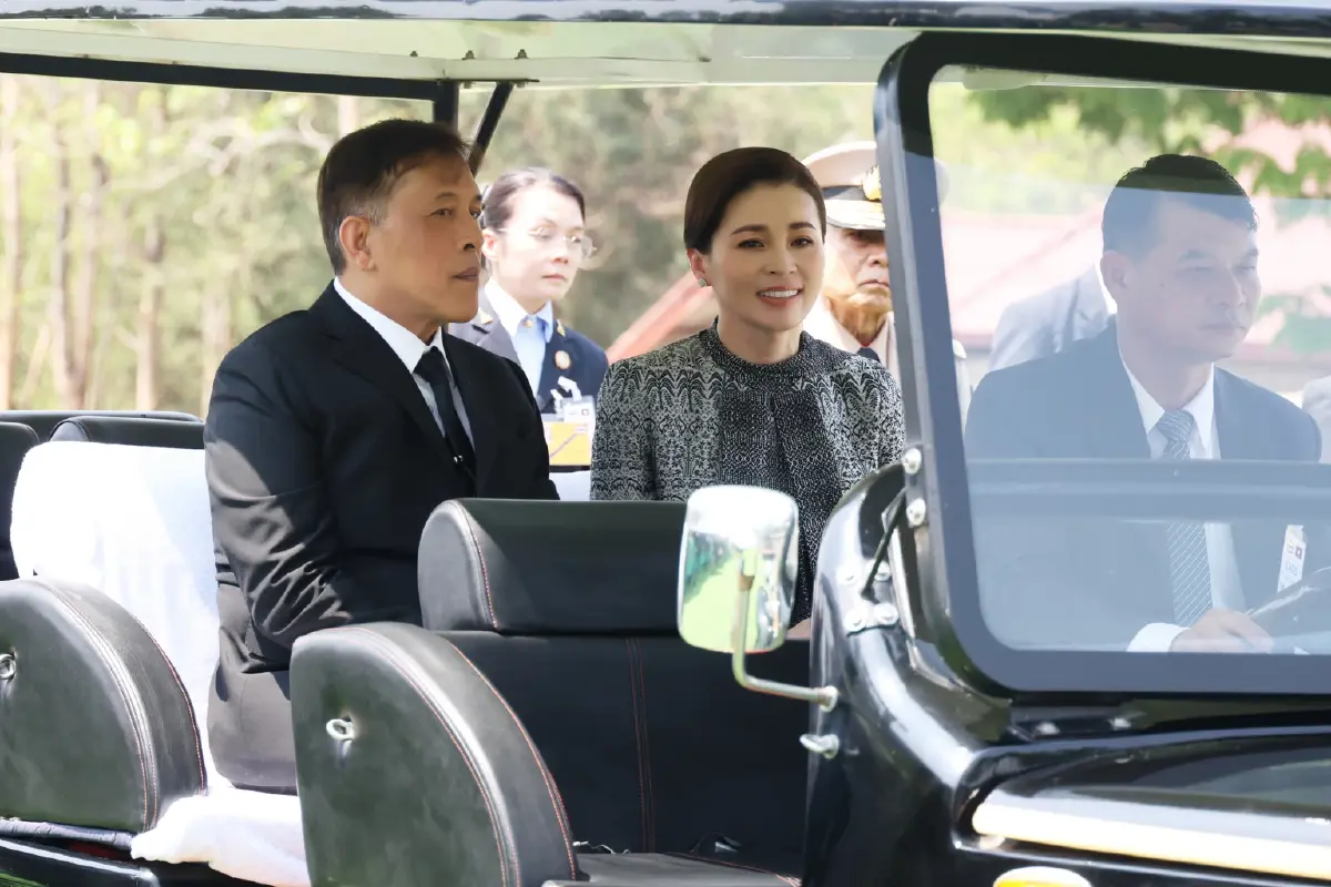 ในหลวง-พระราชินี เสด็จฯ ทอดพระเนตรศูนย์ฯ การเกษตรห้วยซอน-ห้วยซั้ว