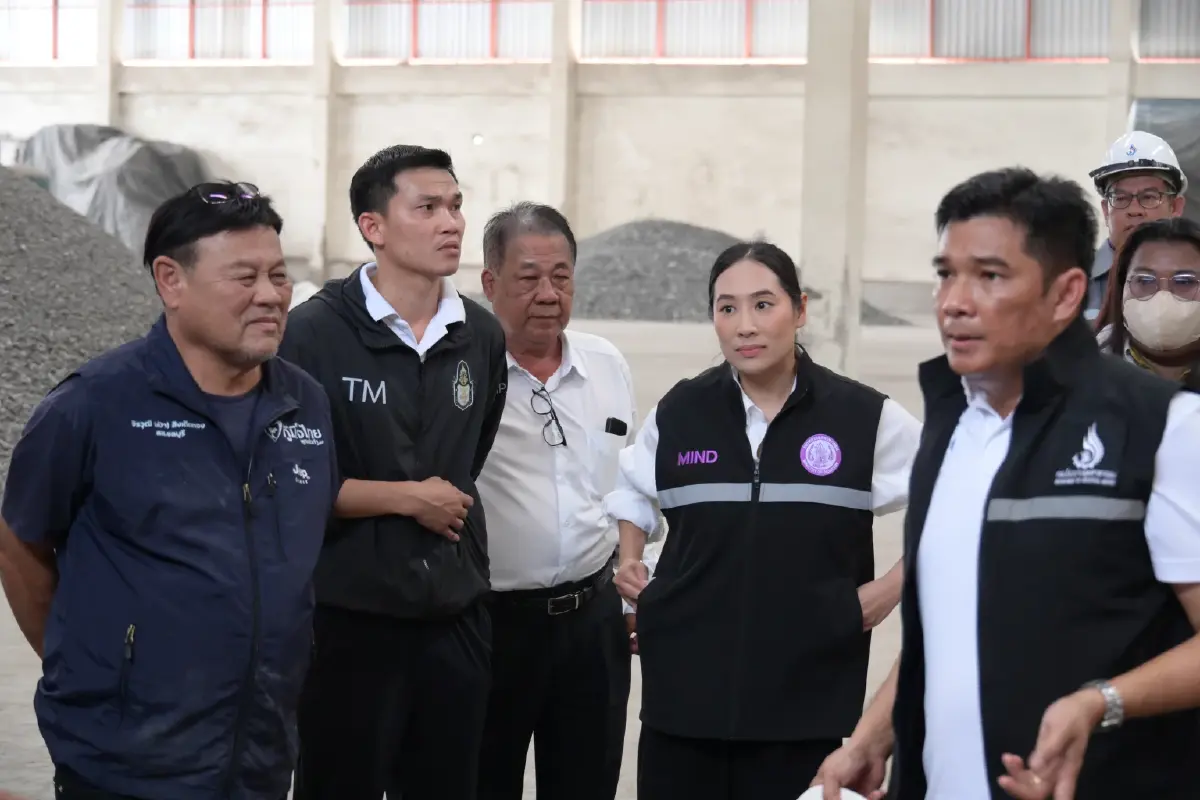 'ธนกร' สั่งบุกโรงงานเขตฟรีโซน จ.ชลบุรี เจอขยะอิเล็กทรอนิกส์เถื่อนคาโกดัง