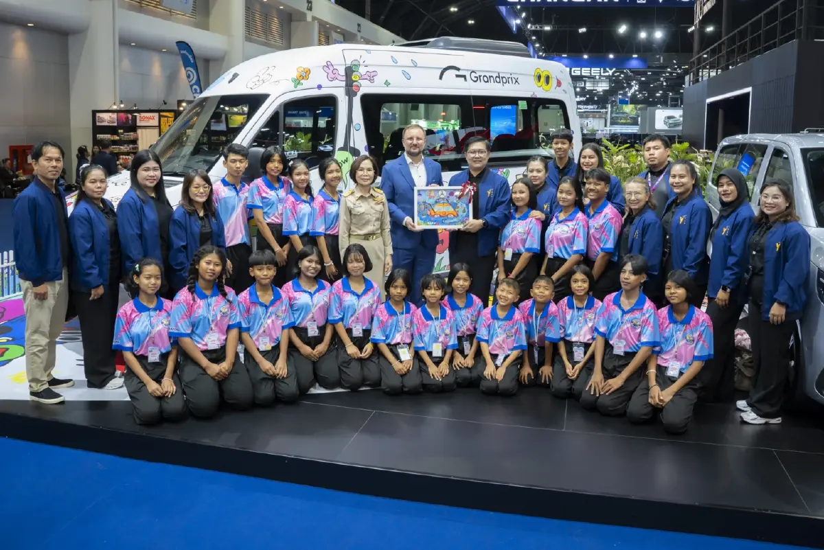 เมอร์เซเดส-เบนซ์ เปิดบูธมอเตอร์โชว์ รับเด็กนักเรียนเยาววิทย์