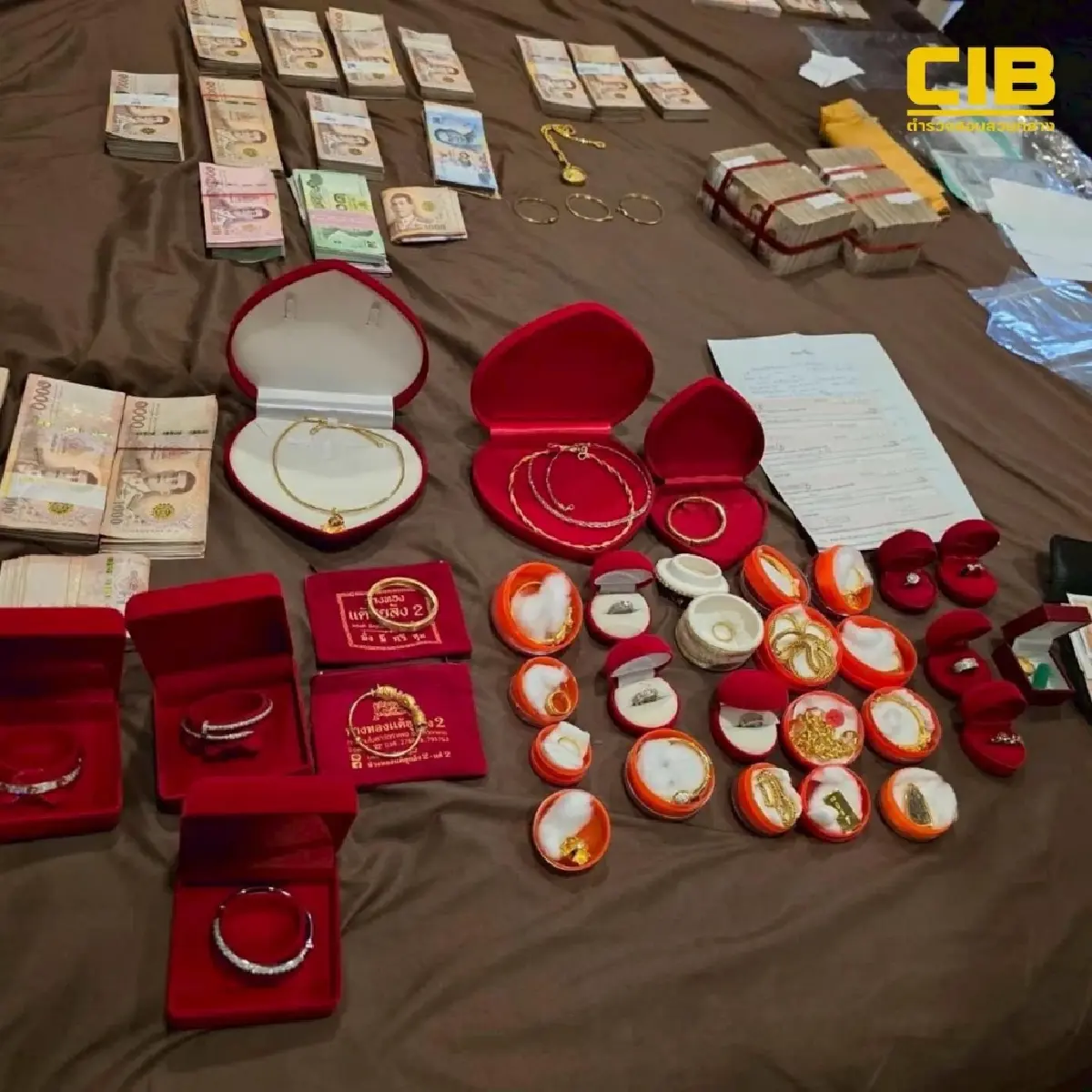 ทลาย 'คอกม้าข้ามชาติ' บุกค้น 16 จุดทั่วปท. จับ 6 ผู้ต้องหา จัดหาบัญชีม้า ยึดทรัพย์ 50 ล้าน