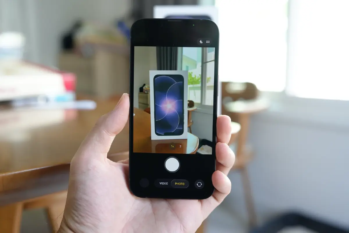 แกะกล่องรีวิว 'iPhone 17e' ไอโฟนรุ่นคุ้มค่าที่สุดแห่งปี 2026