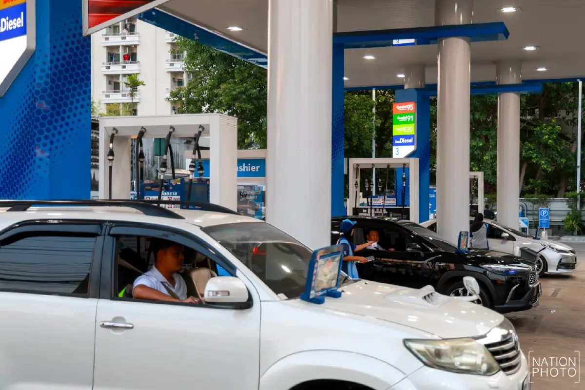 อยู่ให้ได้! เลิกตรึงราคาน้ำมันขึ้น 6 บาท ประชาชนโอด แพงก็ต้องเติม