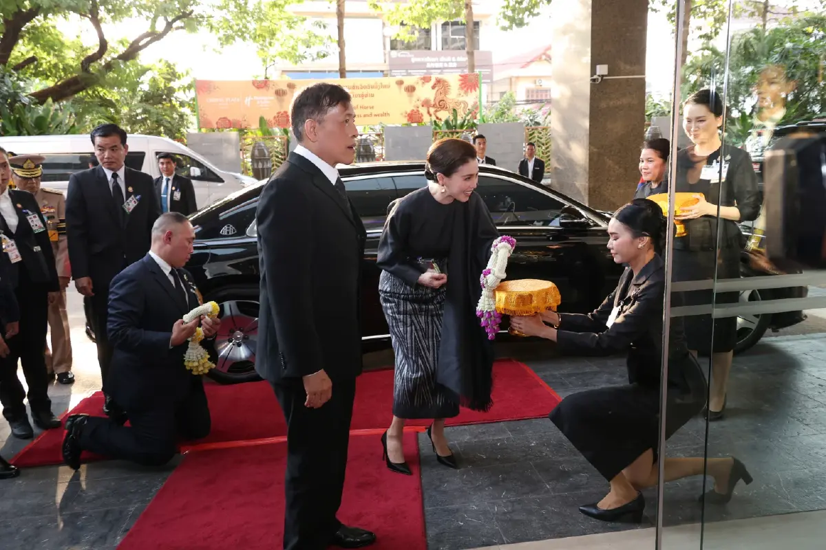 ในหลวง-พระราชินี เสด็จฯ เยือนสาธารณรัฐประชาธิปไตยประชาชนลาว อย่างเป็นทางการ