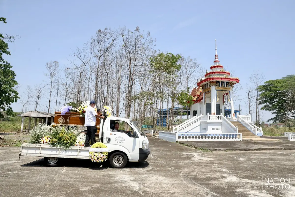 วิกฤตน้ำมันแพง-ขาดแคลน วัดเชียงใหม่ปรับใช้ 'ฟืน' เผาศพ ช่วยลดค่าใช้จ่าย