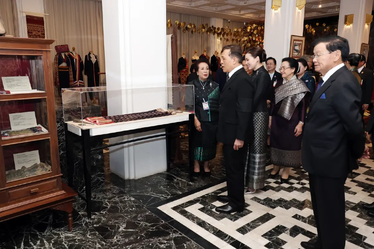 ในหลวง-พระราชินี เสด็จฯ เยือนสาธารณรัฐประชาธิปไตยประชาชนลาวอย่างเป็นทางการ เป็นวันที่สอง