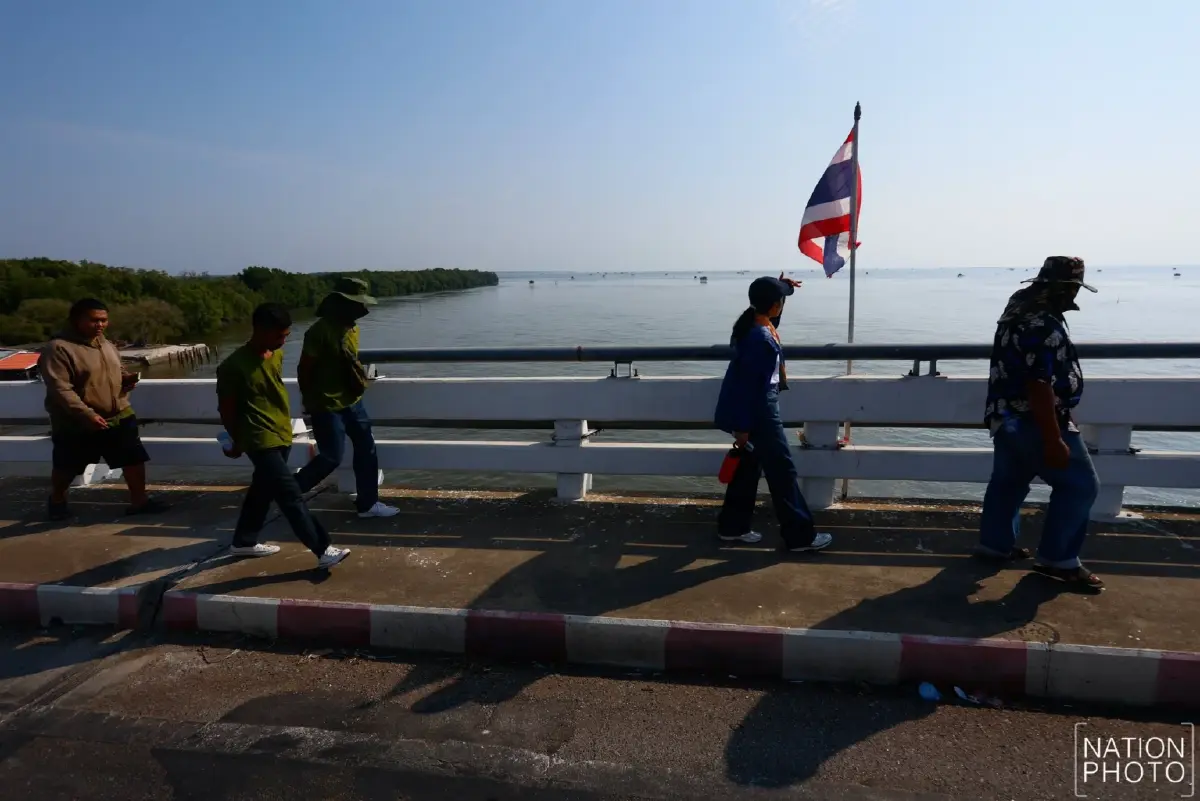 บุกค้าน โรงไฟฟ้า-โรงกลั่นน้ำมัน เพชรบุรี ชี้หายนะนกอพยพ-นาเกลือ