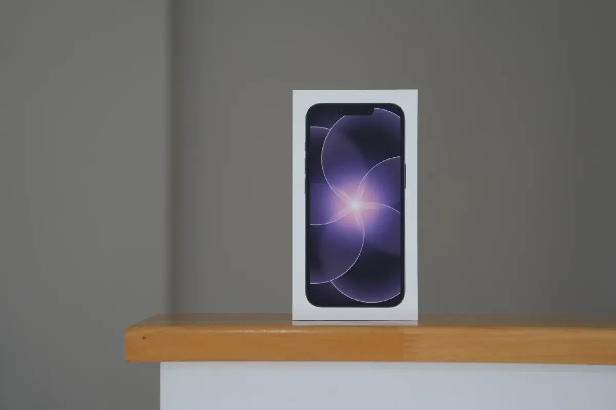 แกะกล่องรีวิว 'iPhone 17e' ไอโฟนรุ่นคุ้มค่าที่สุดแห่งปี 2026