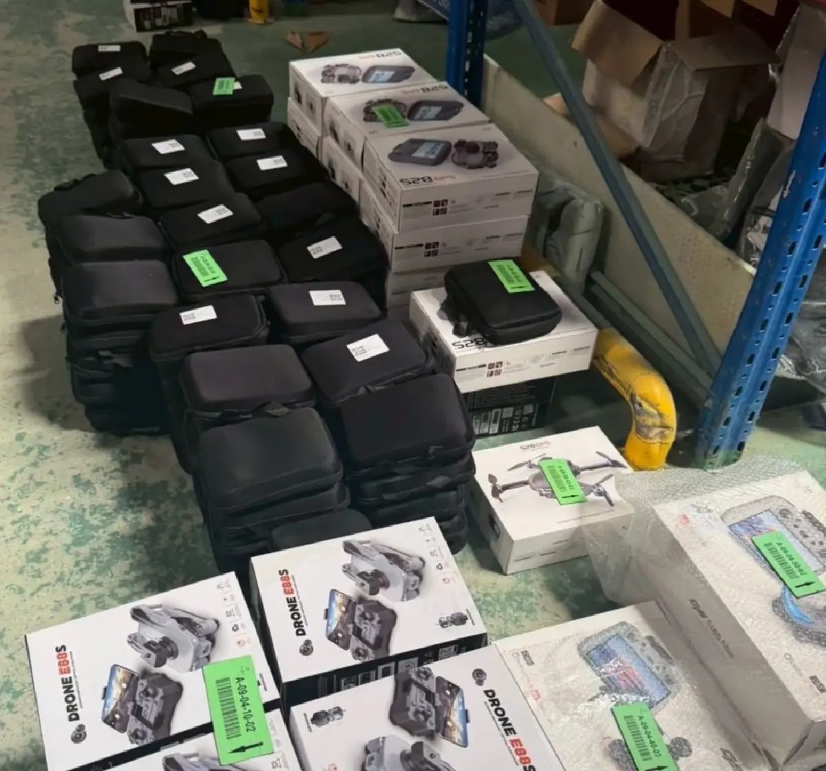 บุกยึดโดรนเถื่อนหลายพันลำ ค้นโกดังย่านลาดกระบัง หวั่นภัยมั่นคง