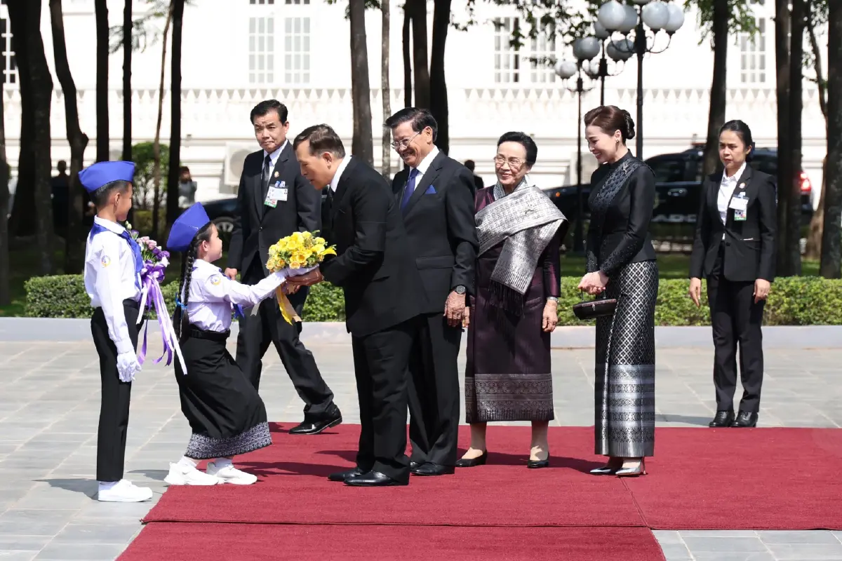 ในหลวง-พระราชินี เสด็จฯ เยือนสาธารณรัฐประชาธิปไตยประชาชนลาวอย่างเป็นทางการ เป็นวันที่สอง