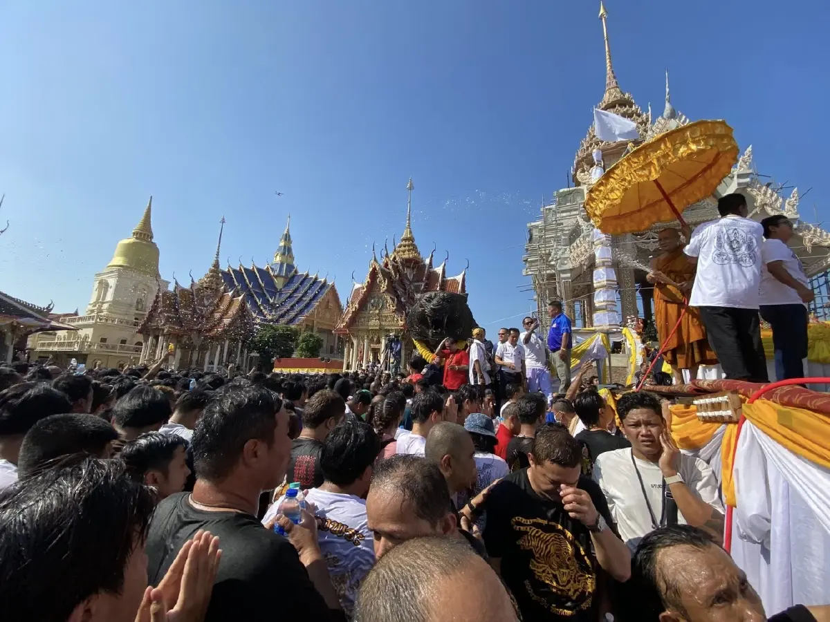 ศรัทธาล้น! ศิษย์ทั่วไทยร่วม พิธีไหว้ครูหลวงพ่อเปิ่น 2569 นครปฐม