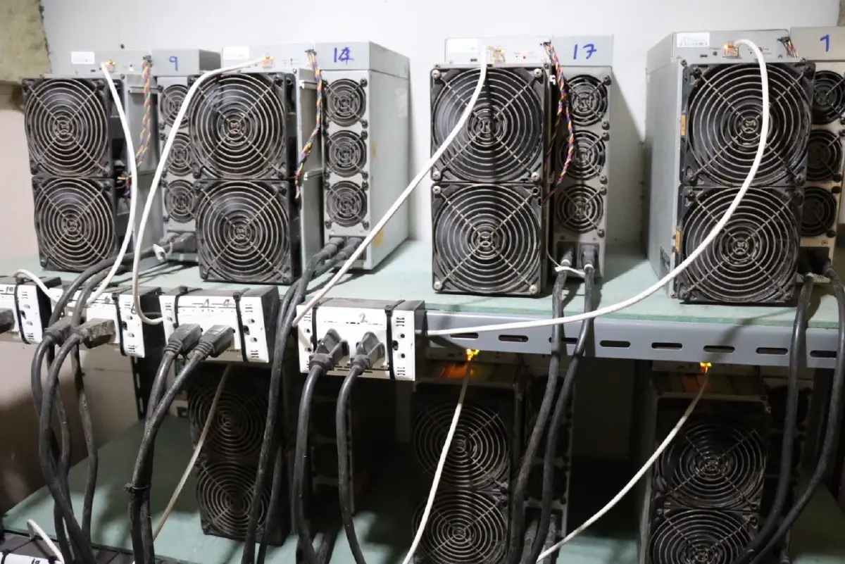 ปฏิบัติการบุกทลายเหมืองบิตคอยน์ การไฟฟ้า-ตร.ลุยเมืองนครสวรรค์