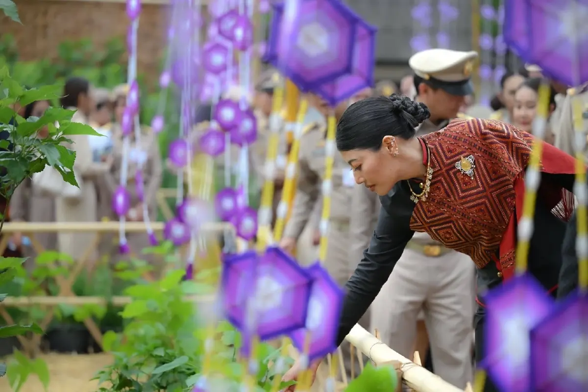 เจ้าฟ้าสิริวัณณวรีฯ สืบสานพระราชปณิธาน ดันแพรวาบ้านโพนสู่สากล