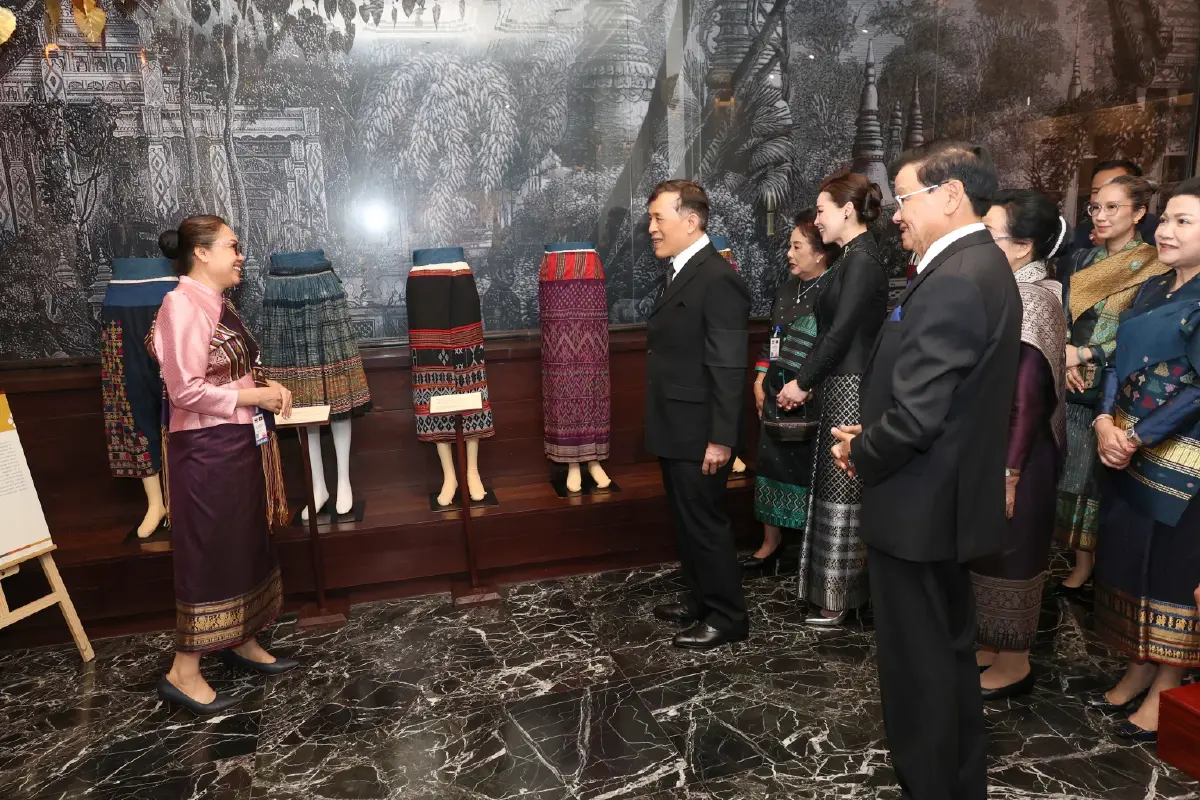 ในหลวง-พระราชินี เสด็จฯ เยือนสาธารณรัฐประชาธิปไตยประชาชนลาวอย่างเป็นทางการ เป็นวันที่สอง