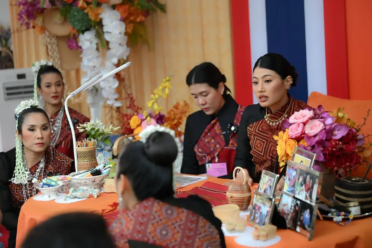 เจ้าฟ้าสิริวัณณวรีฯ สืบสานพระราชปณิธาน ดันแพรวาบ้านโพนสู่สากล